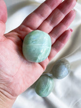 Load image into Gallery viewer, Flashy Mint Garnierite Palmstones