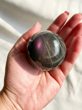 Load image into Gallery viewer, Purple sunset Labradorite Sphere